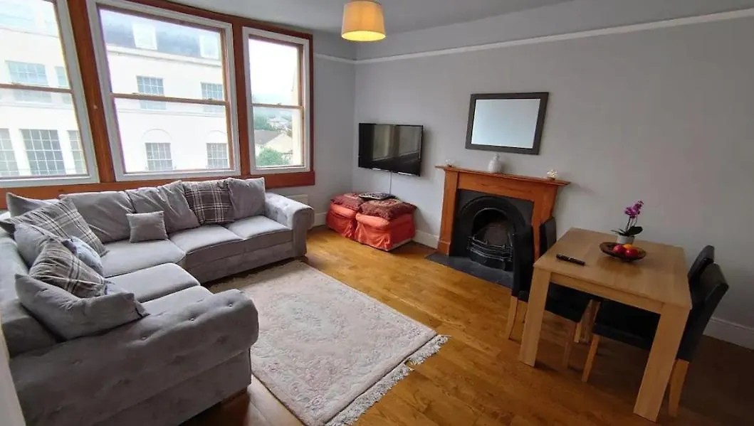 The Henrietta - Central Bath Apartment With Parking